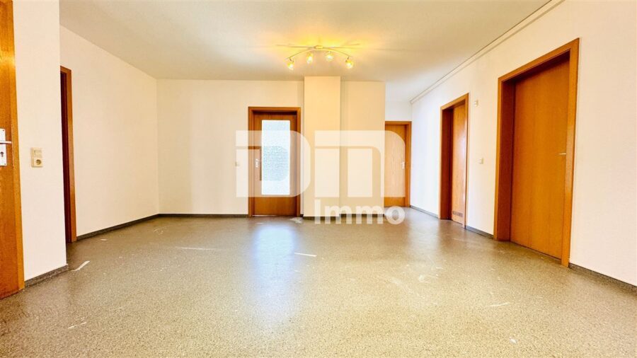 Schöne zentral gelegenes Büro mit drei Balkonen und Tiefgaragenstellplatz - Titel 2.OG Zentraler Raum 1